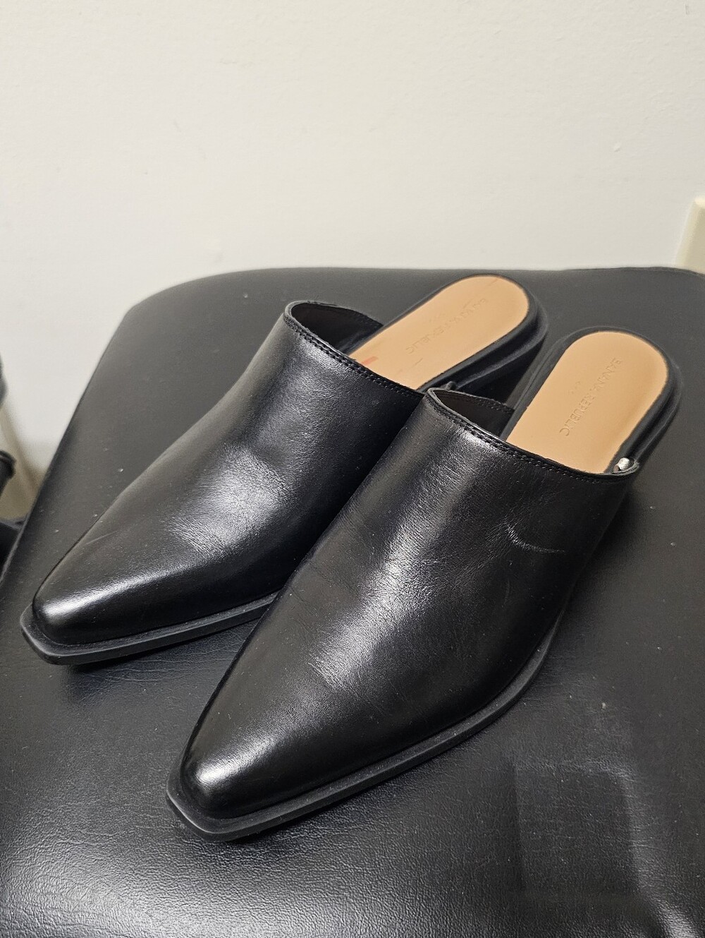 New Banana Republic Classic Black Leather Mule Heel - Women's Slip-On Size 6 - Picture 2 of 10